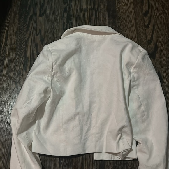 Blazer - Picture 4 of 4